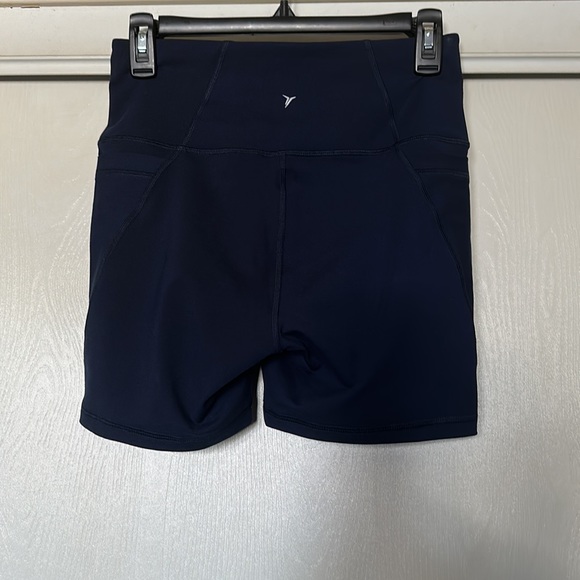 🆕NWOT Old Navy Active women’s Short Size M - Picture 2 of 9